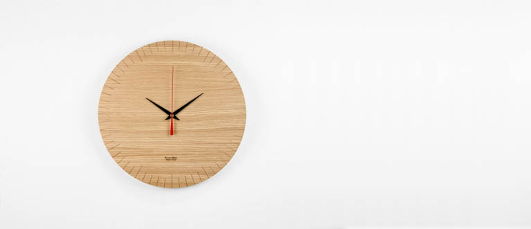 Horloge en bois de chêne naturel