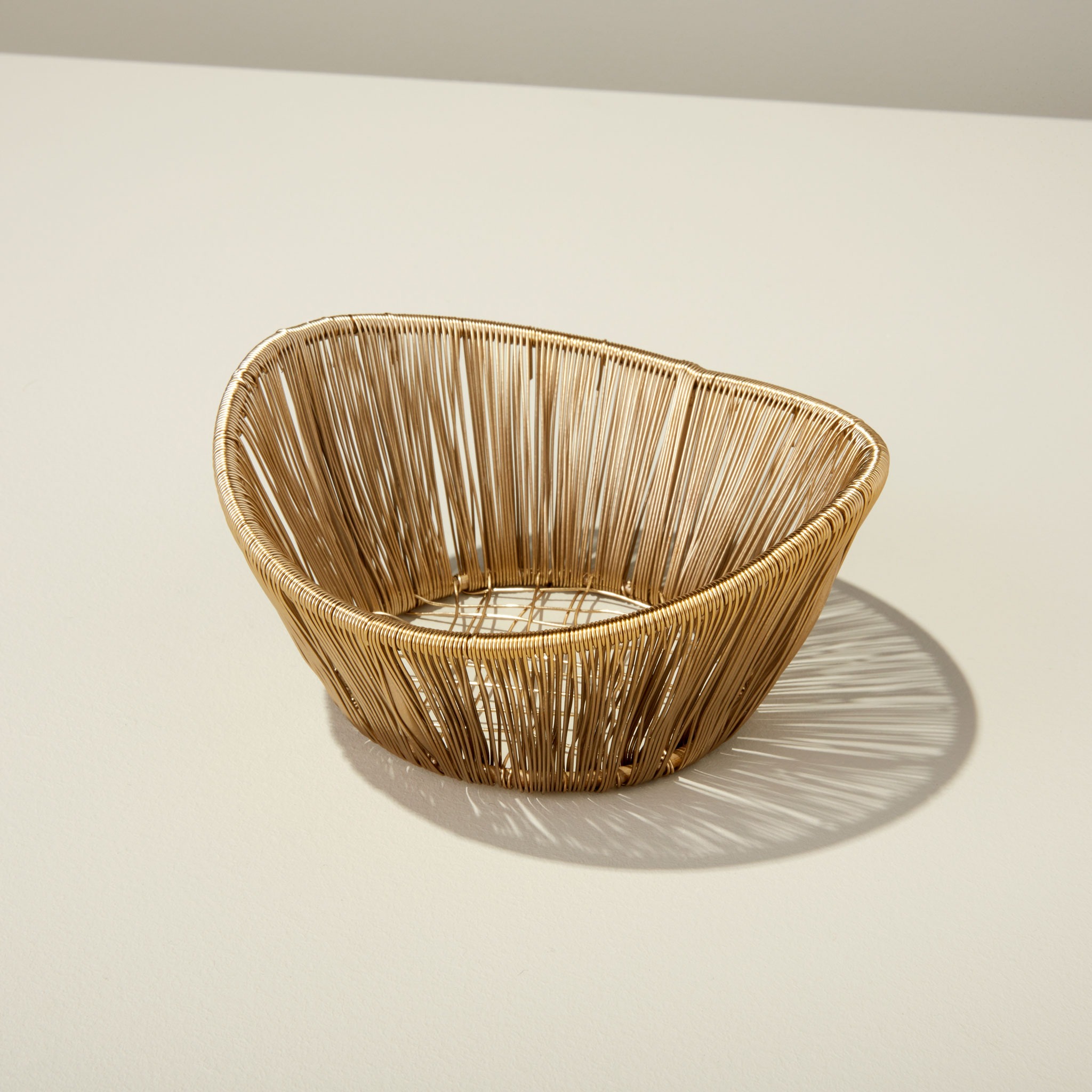 petit panier en fil doré