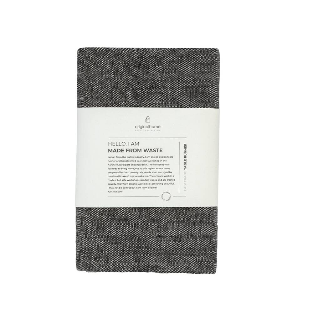 chemin de table gris foncé