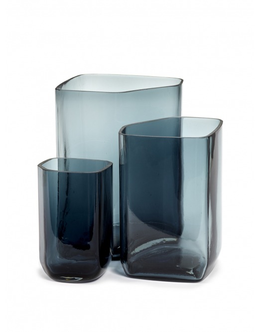 3 vases bleus fumés