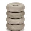 4 petits bougeoirs en béton empilés
