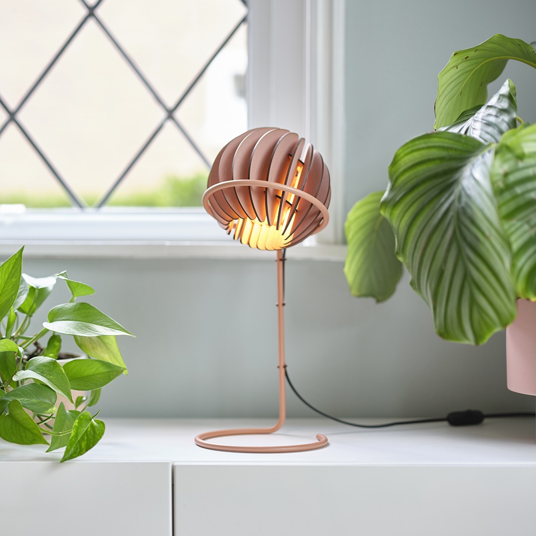 Lampe boule sur pied rose