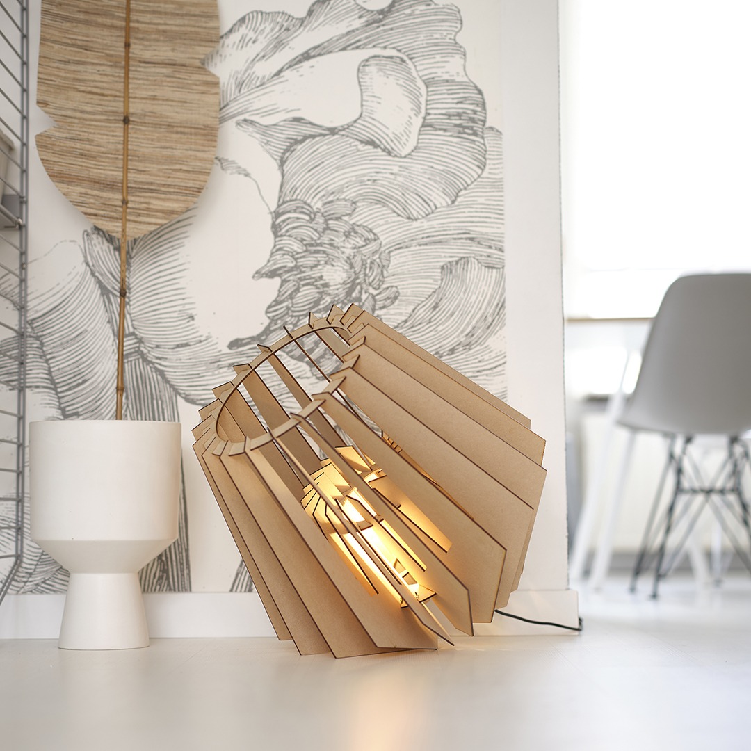 lampe spot posée au sol